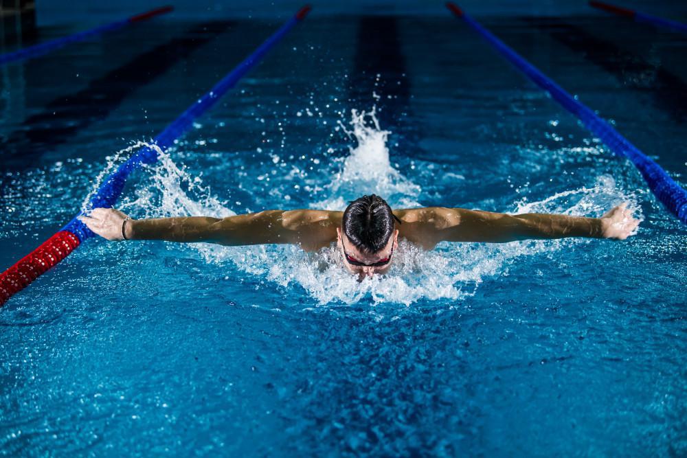 Man swimming in a lap lane